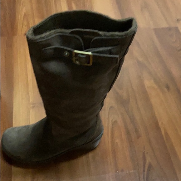 Crocs brown suede mid-calf boots - Picture 3 of 16